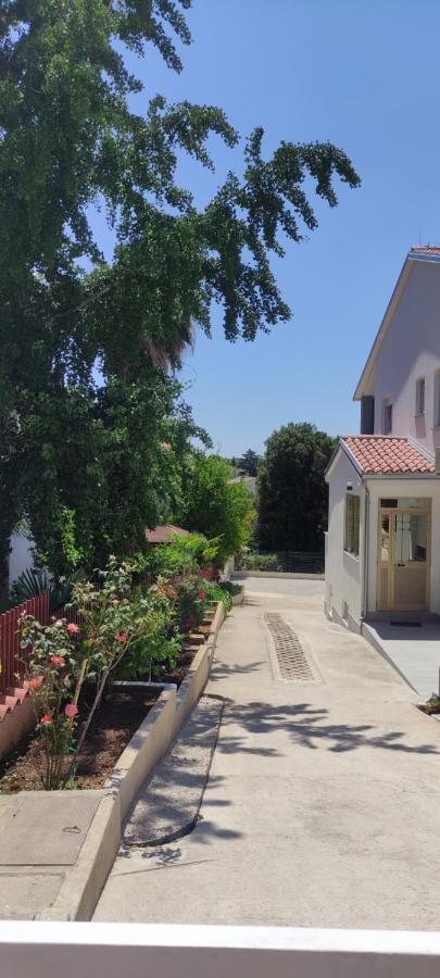 Apartman Emily, 6 Plus 2 Guests, Newly Refurbished Пула Екстер'єр фото